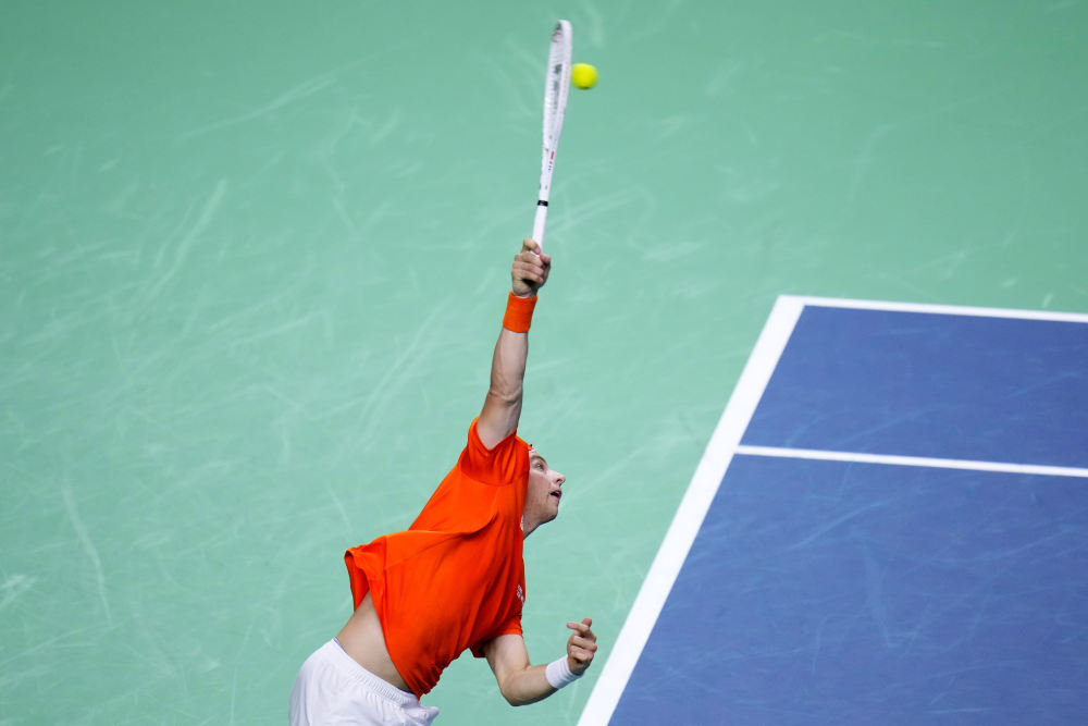 曾因膝伤接 曾因膝伤接